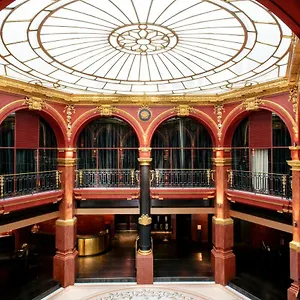 5* Hotel Banke Opera, Autograph Collection